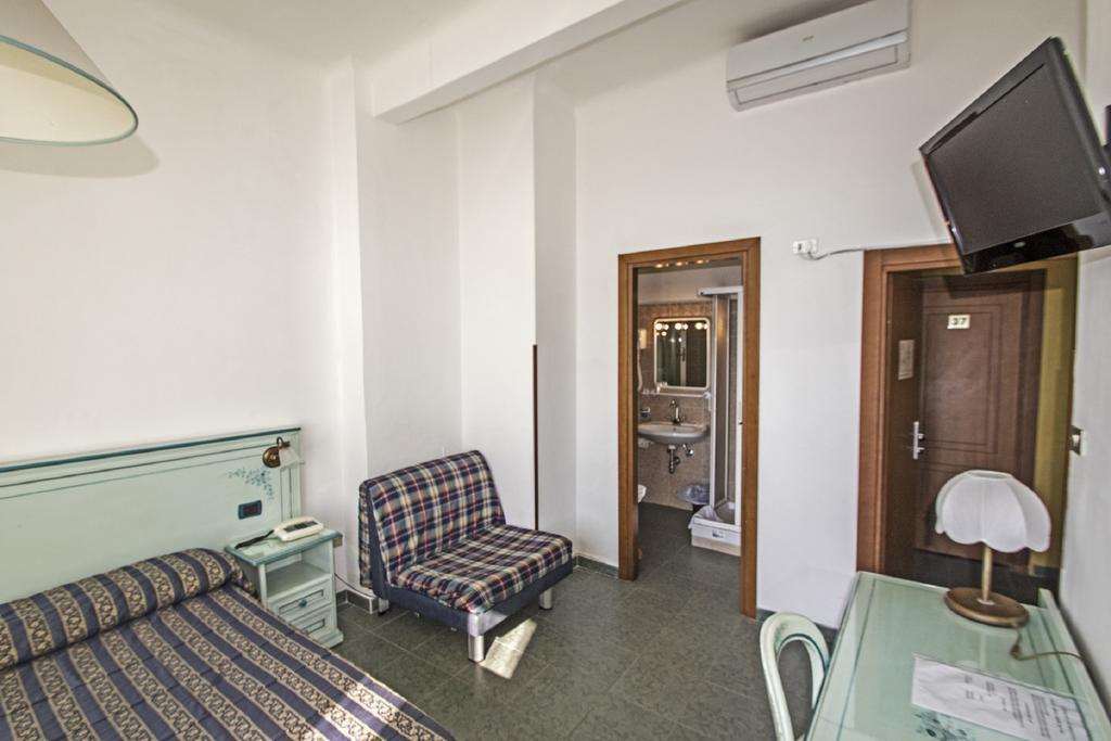 Hotel Baia Monterosso al Mare Ruang foto