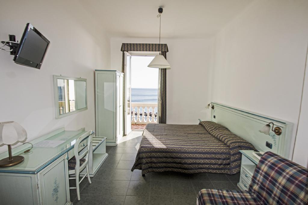 Hotel Baia Monterosso al Mare Ruang foto